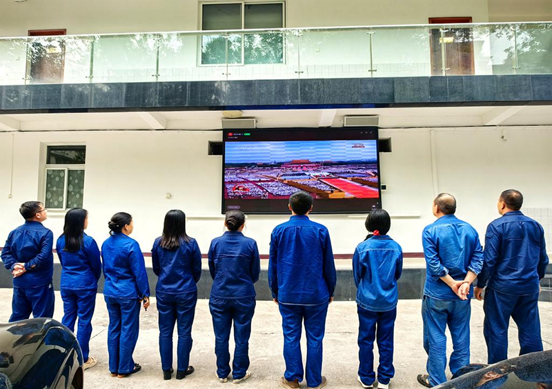  弘旭公司組織觀看九三閱兵式，激發(fā)愛(ài)國(guó)熱情(圖2)