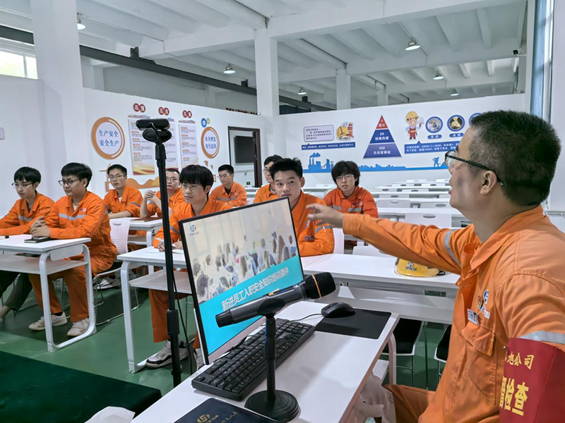 弘旭公司開(kāi)展新入職員工安全培訓(xùn)(圖1) 弘旭公司開(kāi)展新入職員工安全培訓(xùn)(圖1)