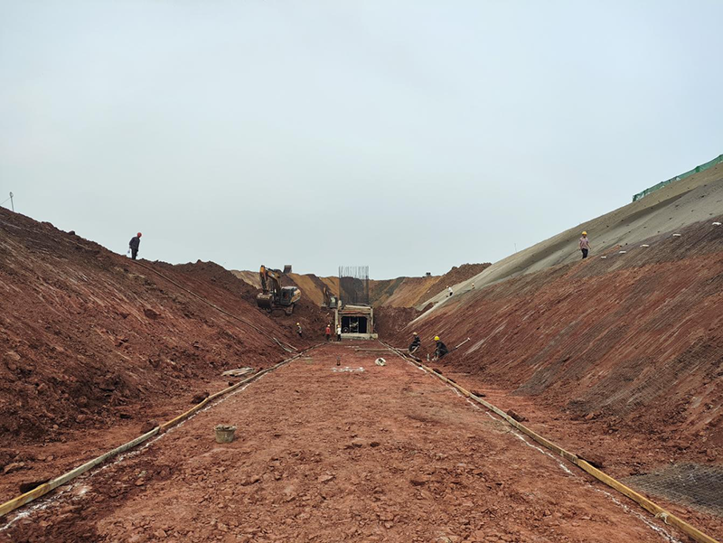 箱涵基坑全線貫通！傅利才、陳懋金蒞臨現(xiàn)場指導(圖2)